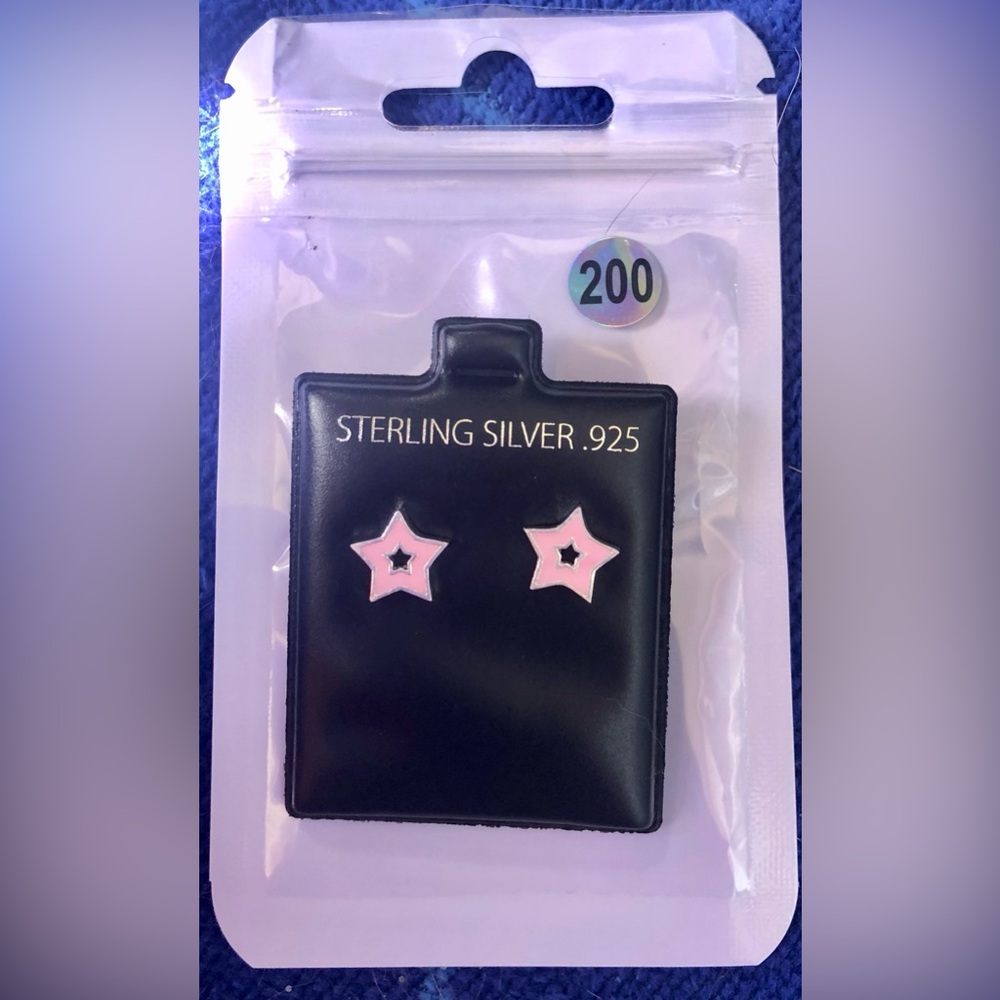 Sterling Silver .925 Pink Lilac Outline Star Small Stud Earrings New In Package - Picture 1 of 3